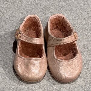 Keypoint Clay painted baby Girl Mary Jane’s Shoe Sculpture Nursery Home Decor